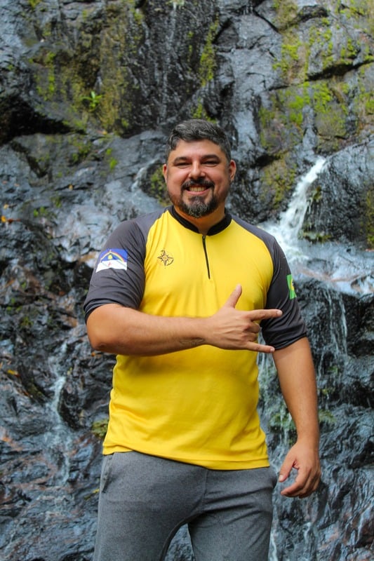 Guia da Lenhador Tour em uma cachoeira
